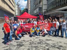 Ato pela reduo dos juros e por reposio salarial j